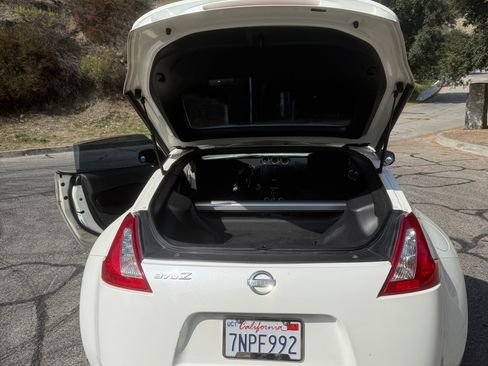 Used 2010 Nissan 370Z Coupe image 4