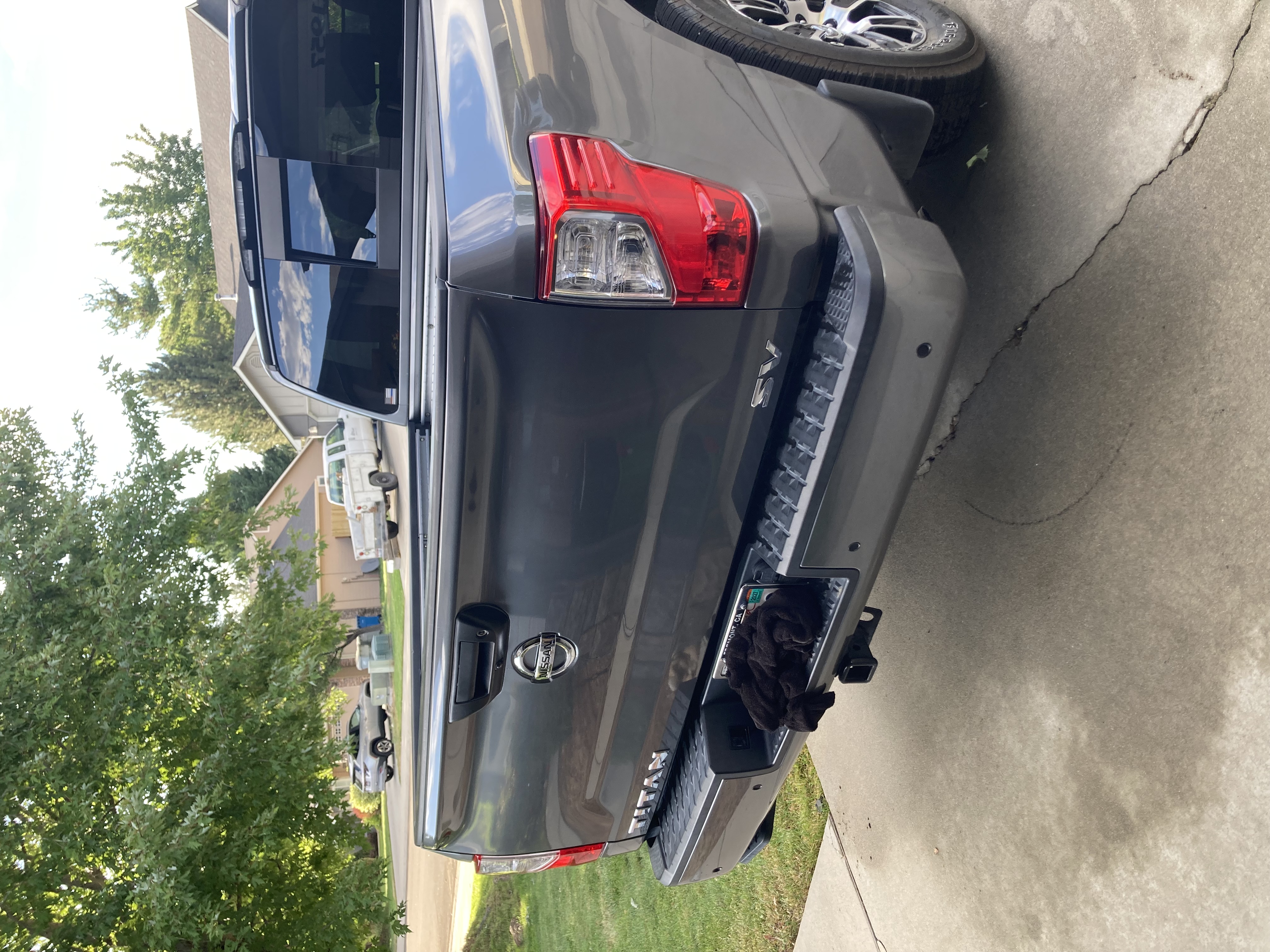 Used 2021 Nissan Titan SV w/ SV Convenience Package RWD image 4