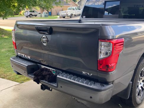 Used 2021 Nissan Titan SV w/ SV Convenience Package RWD image 4