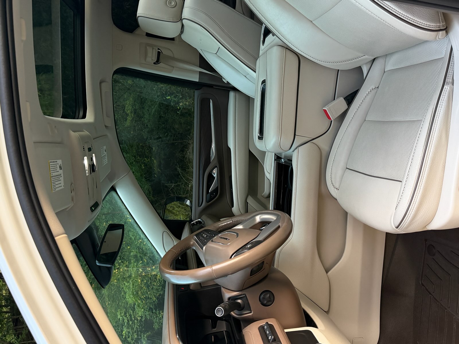 Used 2022 GMC Yukon XL Denali AWD/4WD image 9