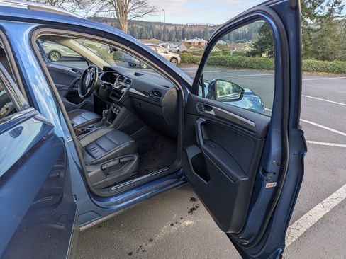 Used 2019 Volkswagen Tiguan SEL Premium w/ 3rd Row Seat Package image 19