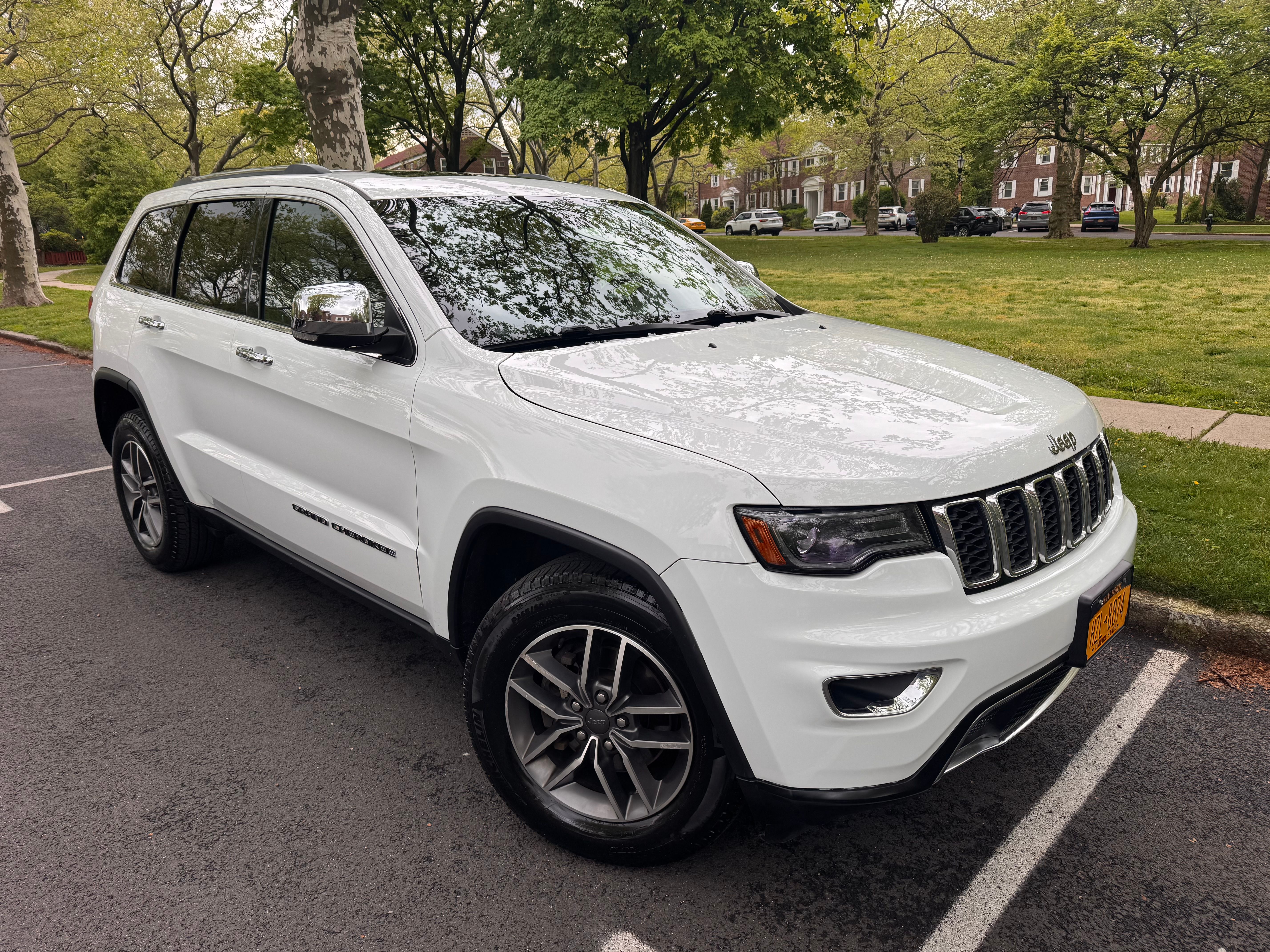 Used 2020 Jeep Grand Cherokee Limited w/ Premium Lighting Group AWD/4WD image 1