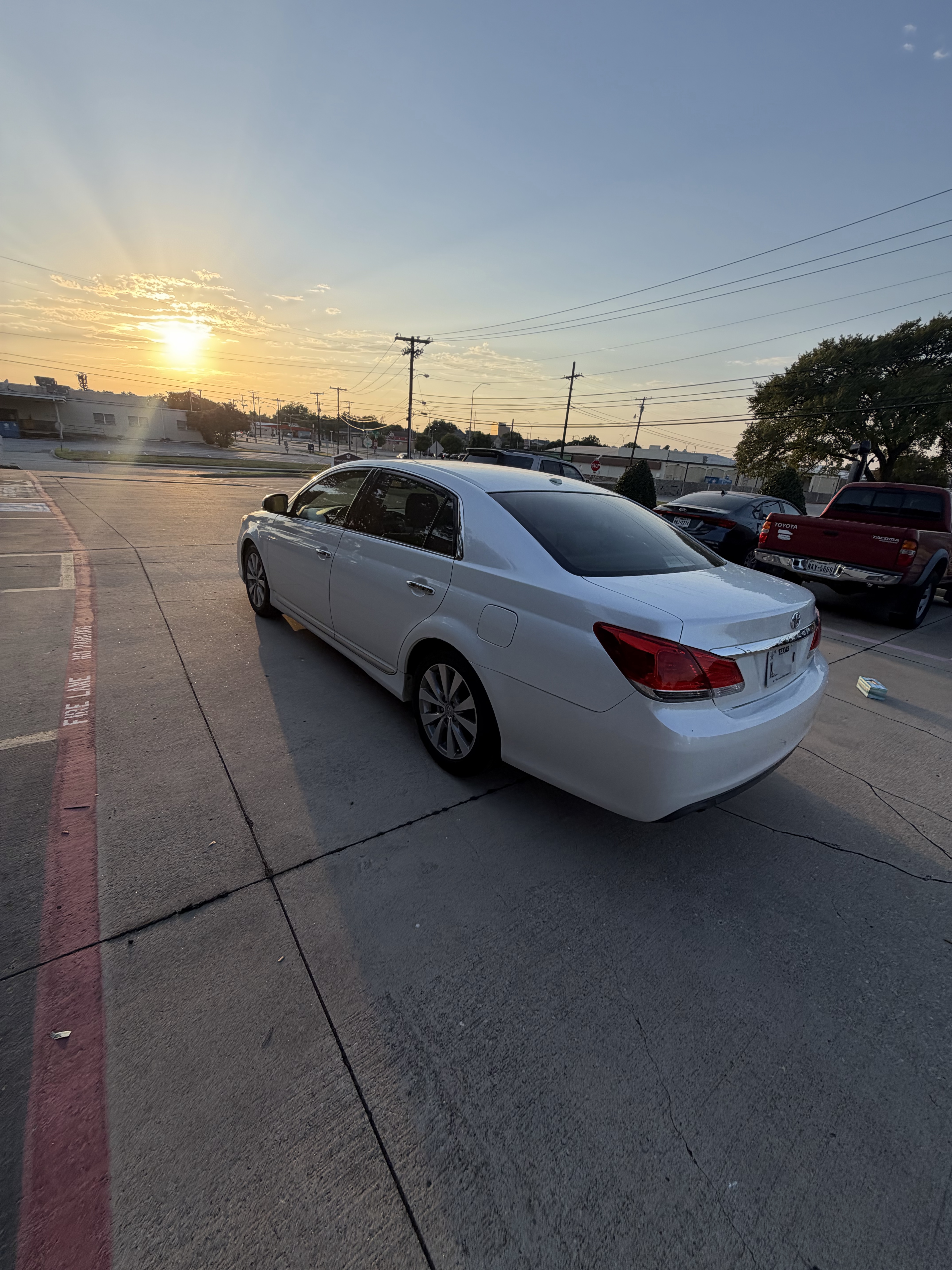 Used 2012 Toyota Avalon Limited FWD image 5