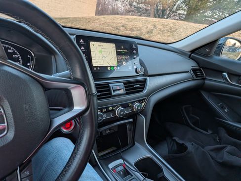 Used 2018 Honda Accord Touring image 8