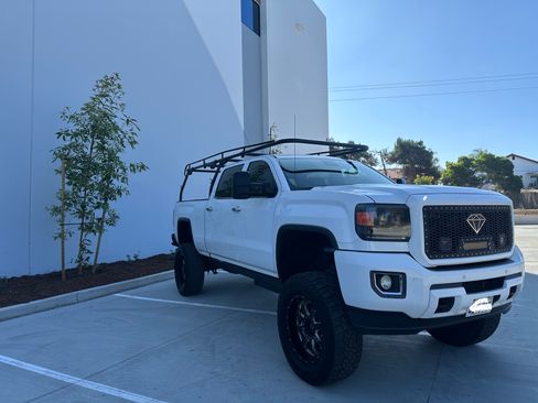 Used 2015 GMC Sierra 2500 Denali w/ Duramax Plus Package image 4