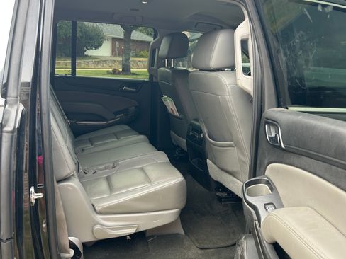 Used 2016 Chevrolet Suburban LT RWD image 6