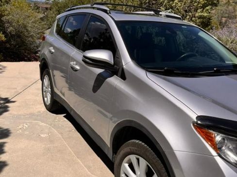 Used 2014 Toyota RAV4 Limited w/ Technology Package AWD/4WD image 4