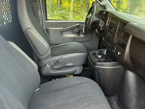 Used 2020 GMC Savana 2500 w/ Driver Convenience Package RWD image 2