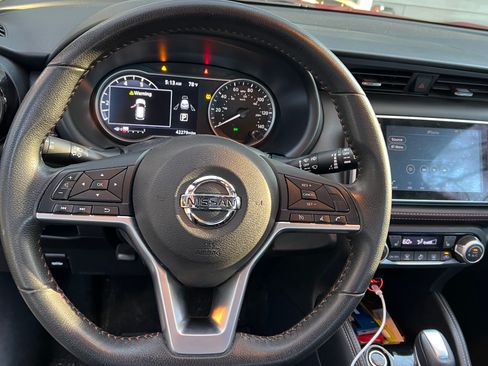Used 2019 Nissan Kicks SR w/ SR Premium Package image 11
