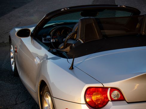 Used 2004 BMW Z4 2.5i image 17