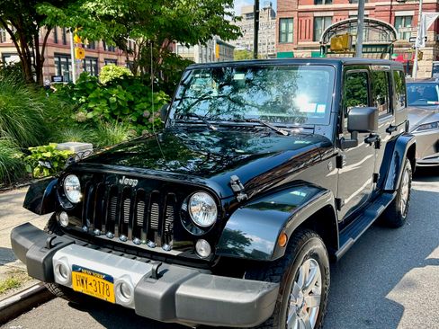 Used 2015 Jeep Wrangler Unlimited Sahara w/ Katzkin Premium Leather Group image 1