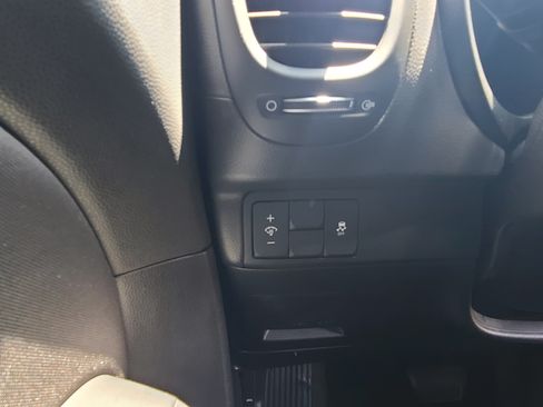 Used 2017 Kia Soul + w/ Designer's Package FWD image 24