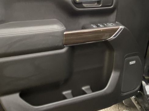 Used 2020 Chevrolet Silverado 1500 RST image 18