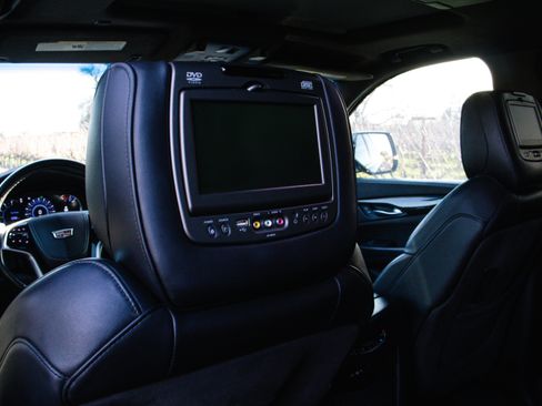 Used 2016 Cadillac Escalade Platinum image 5