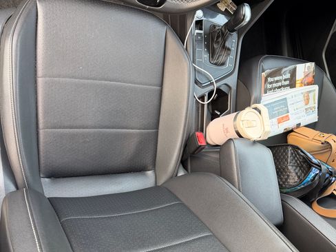 Used 2021 Volkswagen Tiguan SE image 12