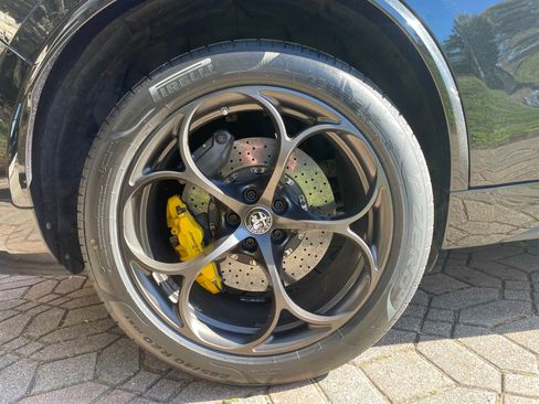 Used 2020 Alfa Romeo Stelvio Quadrifoglio image 23