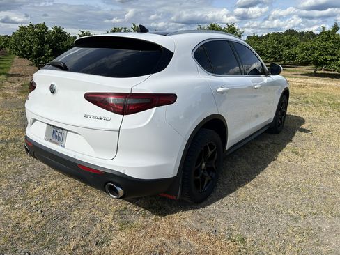 Used 2018 Alfa Romeo Stelvio AWD w/ Cold Weather Package image 4