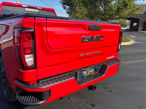 Used 2022 GMC Sierra 1500 Elevation w/ Elevation Premium Package AWD/4WD image 13