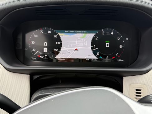 Used 2024 Land Rover Discovery Dynamic SE image 17