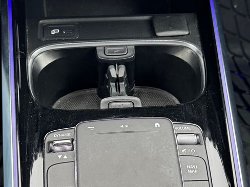Used 2021 Mercedes-Benz GLB 250 4MATIC image 11