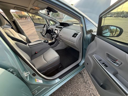 Used 2015 Toyota Prius V Five image 15