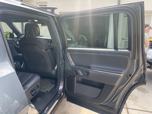 Used 2022 Rivian R1S Launch Edition image 2