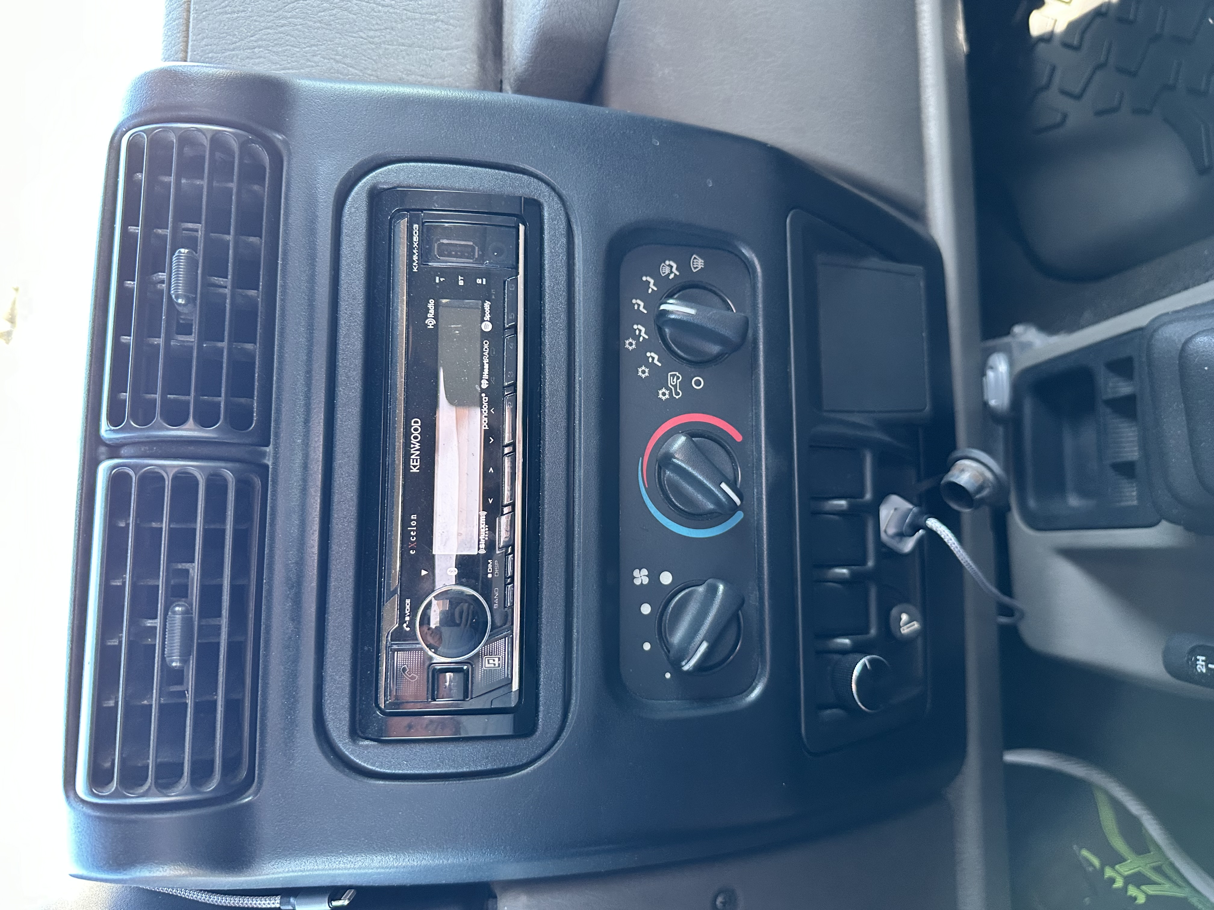 Used 2003 Jeep Wrangler Sahara AWD/4WD image 11
