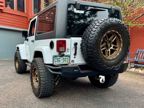 Used 2017 Jeep Wrangler Sahara w/ Connectivity Group image 5