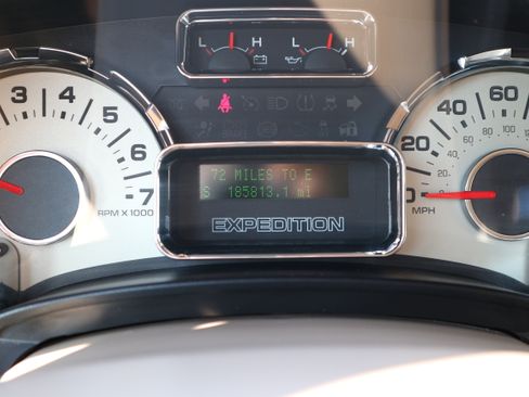 Used 2014 Ford Expedition EL XLT w/ Equipment Group 202A image 9