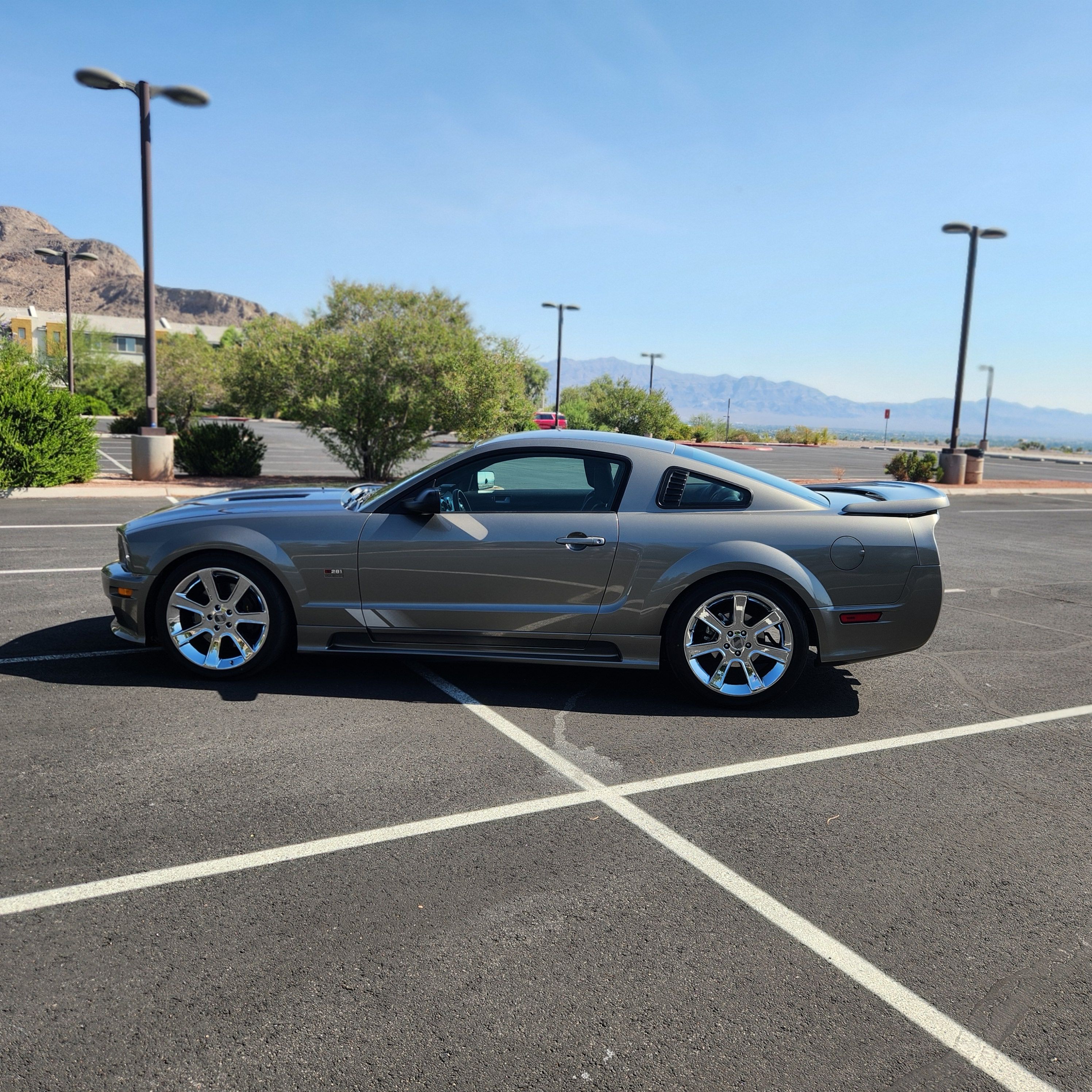 Used 2005 Ford Mustang GT Premium RWD image 2