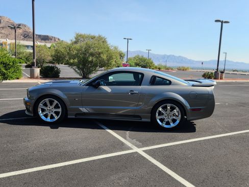 Used 2005 Ford Mustang GT Premium image 2