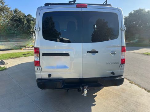 Used 2018 Nissan NV 3500 S image 8