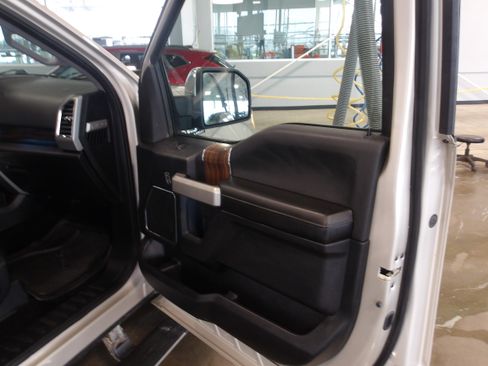 Used 2017 Ford F150 Lariat w/ Equipment Group 502A Luxury image 11