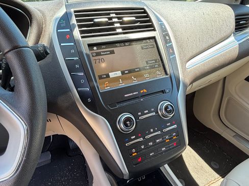 Used 2018 Lincoln MKC Premiere FWD image 9