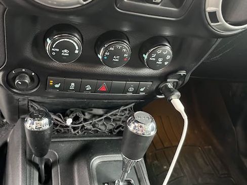 Used 2015 Jeep Wrangler Unlimited Rubicon w/ Connectivity Group image 5