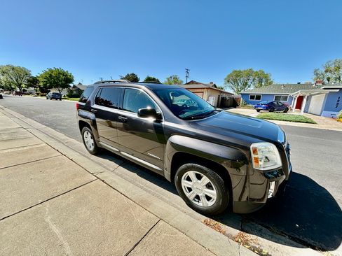 Used 2014 GMC Terrain SLE image 1