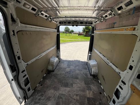 Used 2017 RAM ProMaster 2500 w/ Interior Convenience Group FWD image 11