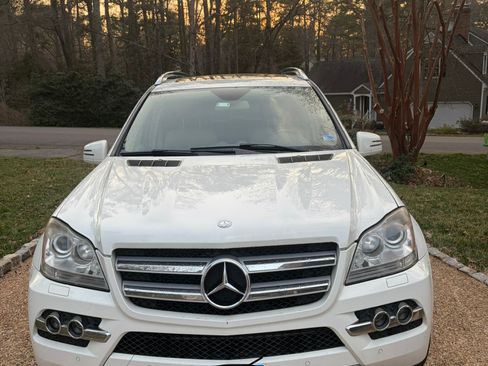 Used 2011 Mercedes-Benz GL 450 4MATIC image 4