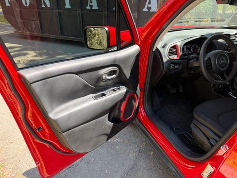 Used 2022 Jeep Renegade Latitude image 6