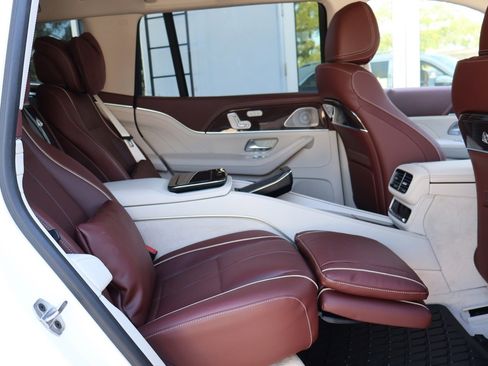 Used 2023 Mercedes-Benz Maybach GLS 600 4MATIC image 17