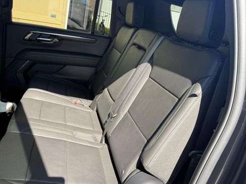 Used 2026 Chevrolet Suburban LT w/ LPO, Dark Essentials Package AWD/4WD image 10