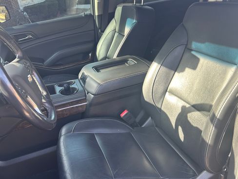 Used 2018 Chevrolet Suburban LT image 9
