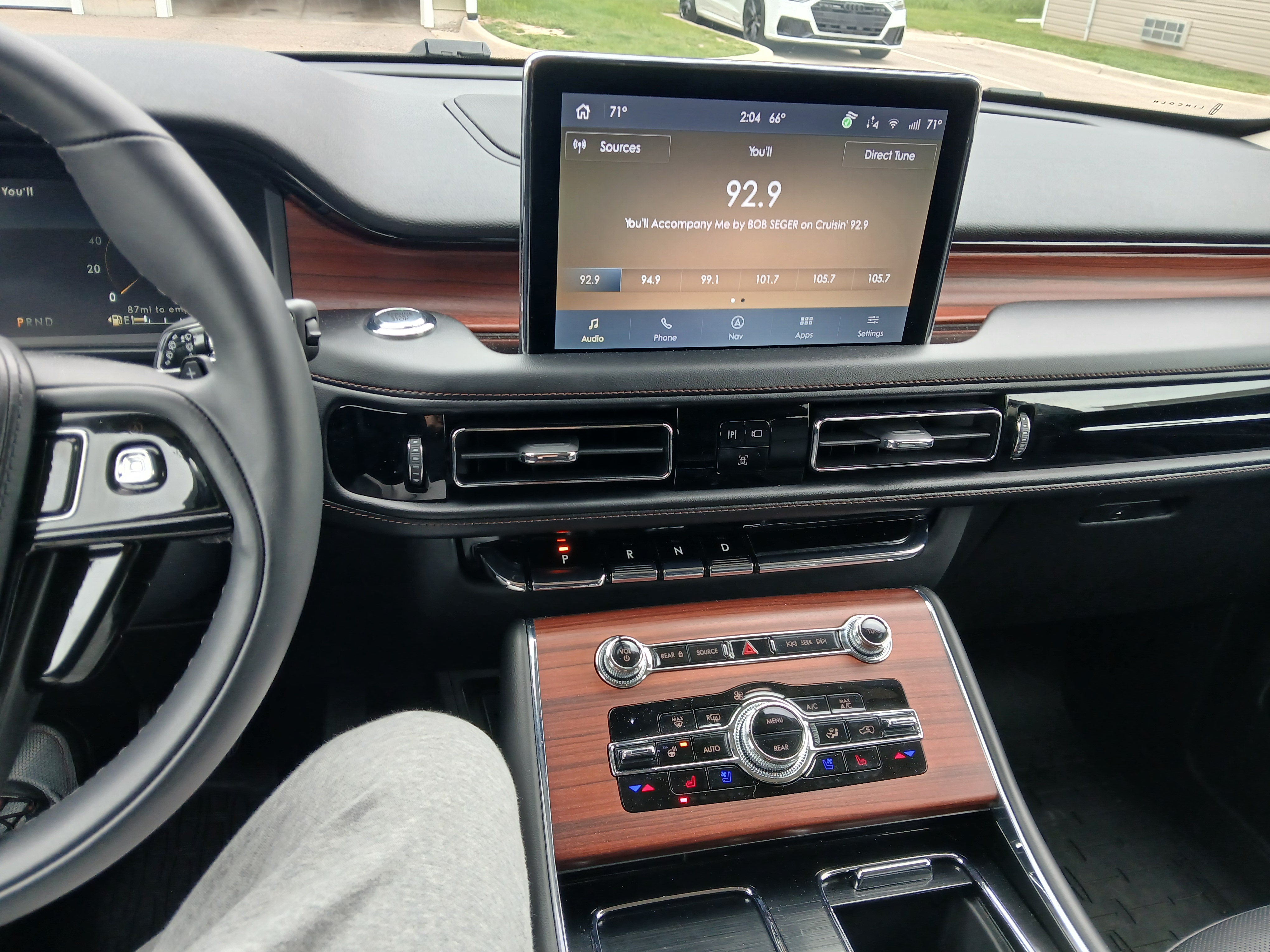 Used 2024 Lincoln Aviator Reserve w/ Elements Package Plus AWD/4WD image 9
