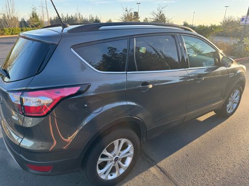Used 2018 Ford Escape SE image 9