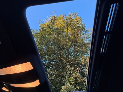 Used 2014 Mercedes-Benz E 350 4MATIC Sedan image 12