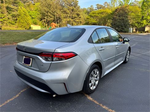 Used 2020 Toyota Corolla LE image 6