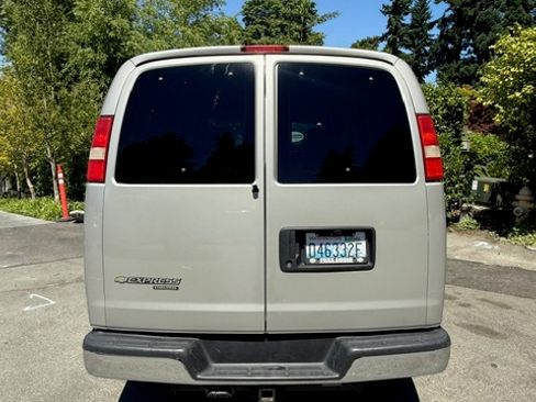 Used 2008 Chevrolet Express 2500 LS Van 3D w/ LT Preferred Equipment Group image 6