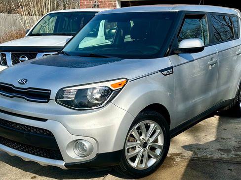 Used 2017 Kia Soul + image 1