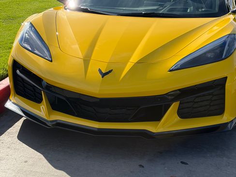 Used 2025 Chevrolet Corvette Z06 image 2