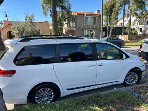 Used 2011 Toyota Sienna XLE w/ XLE Navigation Pkg image 14